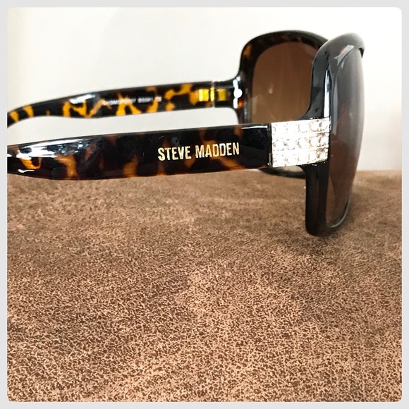 SOLD!  NWOT Steve Madden Bling Sunny’s - Picture 3 of 4